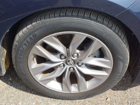 Used 2019 Toyota Avalon XLE w/ Moonroof Package FWD image 4