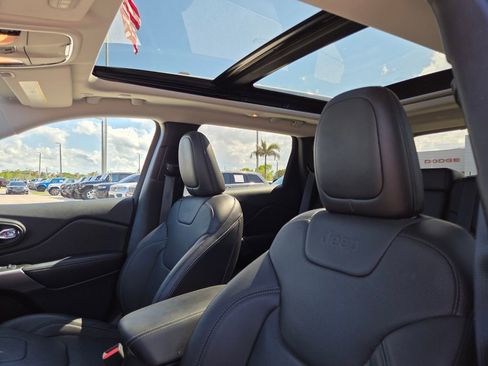 Used 2021 Jeep Cherokee Limited w/ Elite Package FWD image 22