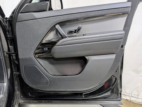Used 2025 Land Rover Range Rover Sport SE AWD/4WD image 23