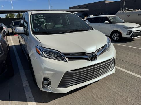Used 2020 Toyota Sienna Limited Premium w/ Carpet Mat Package FWD image 5