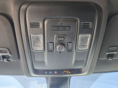Used 2021 Chevrolet Suburban Z71 w/ Z71 Off-Road Package AWD/4WD image 19