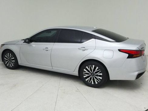 Used 2024 Nissan Altima 2.5 SV FWD image 3
