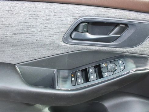 Used 2023 Nissan Rogue S image 10