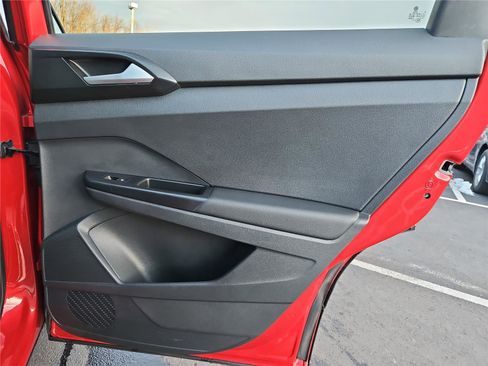 Used 2023 Volkswagen Taos SEL image 31