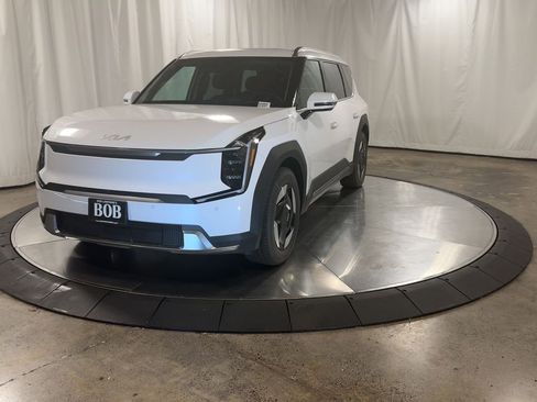 New 2026 Kia EV9 Wind image 5