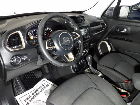 Used 2017 Jeep Renegade Latitude w/ Cold Weather Group AWD/4WD image 8