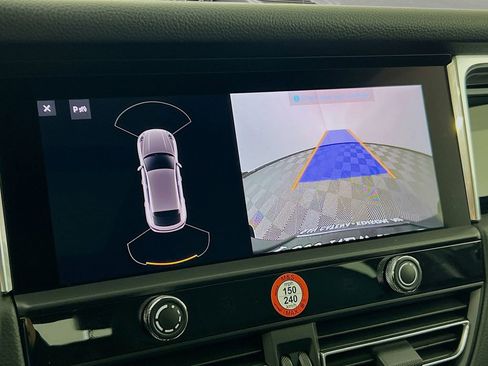 New 2026 Porsche Macan Base image 17