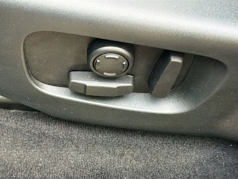 Used 2022 Land Rover Range Rover Velar R-Dynamic S image 25