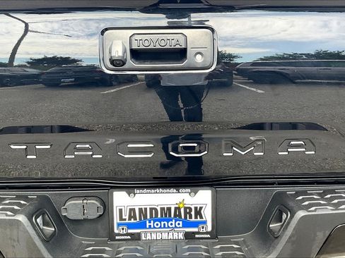 Used 2023 Toyota Tacoma TRD Sport AWD/4WD image 32