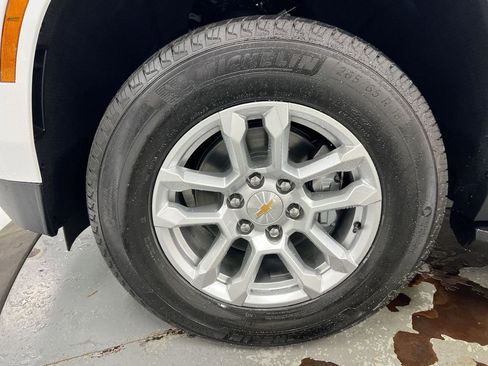 New 2026 Chevrolet Suburban LS image 28