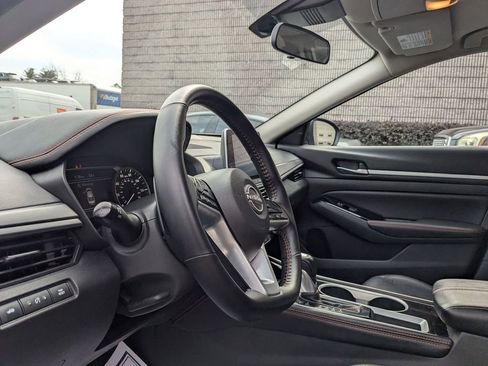 Used 2025 Nissan Altima 2.5 SR image 9