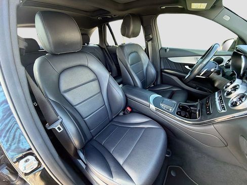 Used 2022 Mercedes-Benz GLC 300 image 17