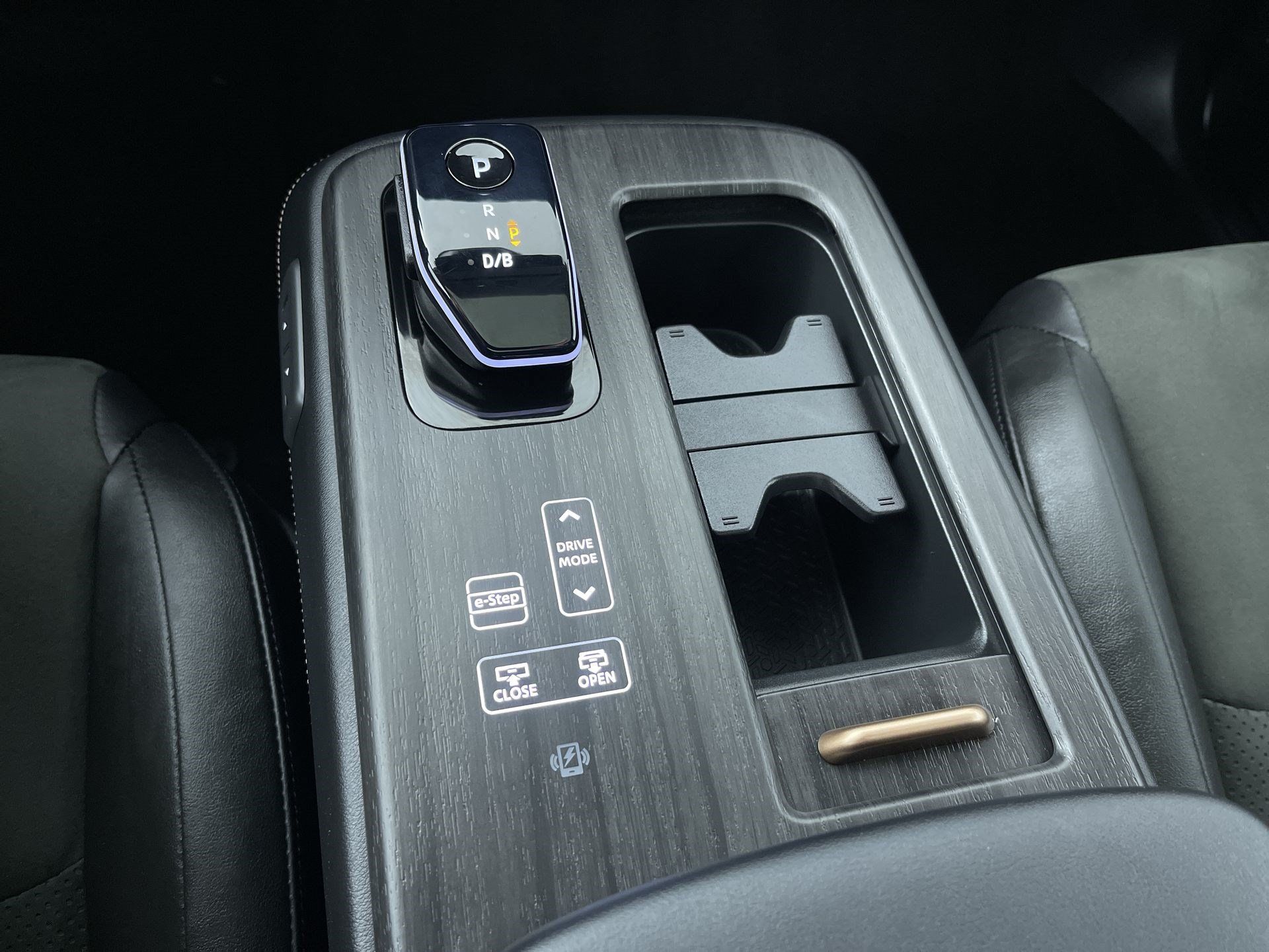 Certified 2024 Nissan Ariya AWD image 22