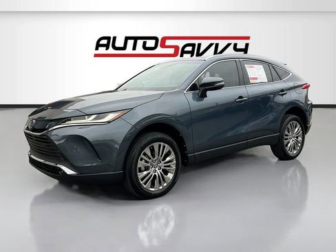Used 2024 Toyota Venza XLE AWD/4WD image 3