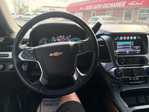 Used 2020 Chevrolet Suburban Premier AWD/4WD image 16