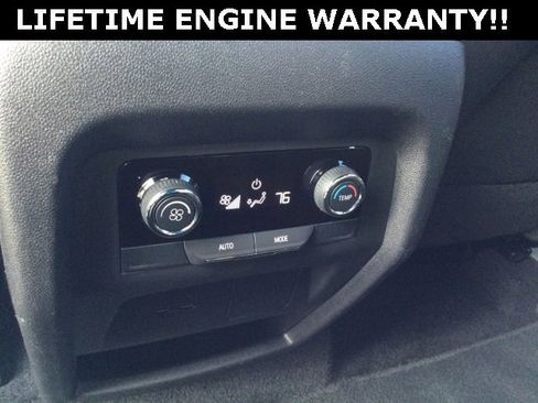 Used 2025 Chevrolet Traverse LT image 25