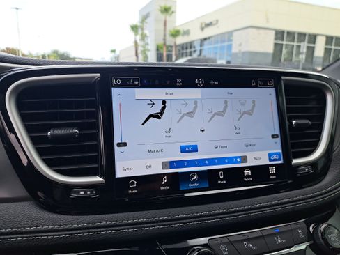 New 2026 Chrysler Pacifica Select w/ S Appearance Package image 17