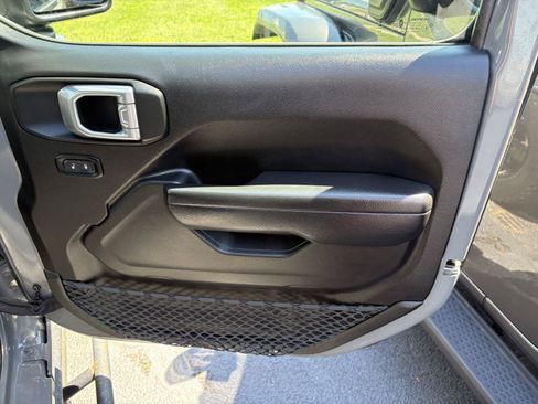 Used 2022 Jeep Wrangler Unlimited Sport AWD/4WD image 16