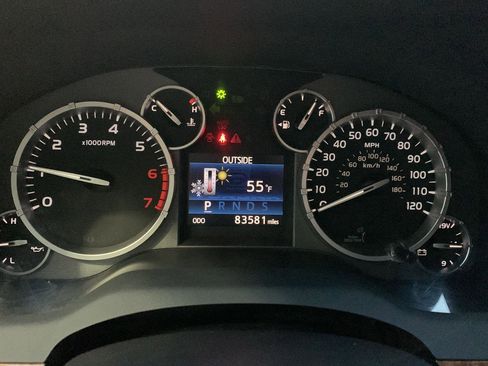 Used 2014 Toyota Tundra Platinum image 8