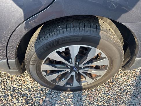Used 2017 Subaru Outback 2.5i Limited AWD/4WD image 3