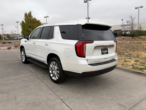Used 2023 GMC Yukon SLT AWD/4WD image 3