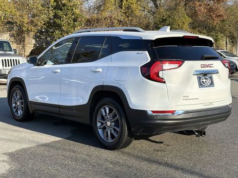 Used 2023 GMC Terrain SLT w/ Infotainment Package II image 9