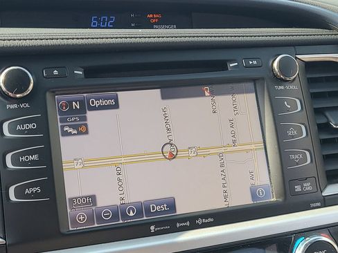 Used 2019 Toyota Highlander XLE AWD/4WD image 16