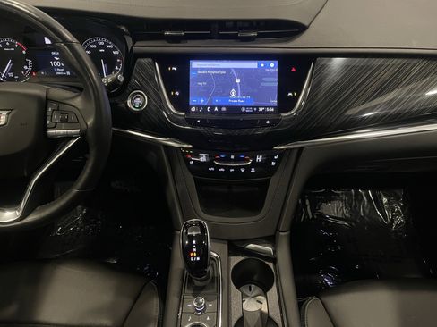 Used 2023 Cadillac XT6 Premium Luxury image 17