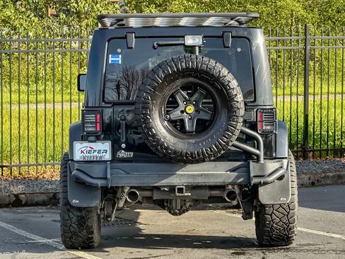 Used 2013 Jeep Wrangler Unlimited Sahara AWD/4WD image 5