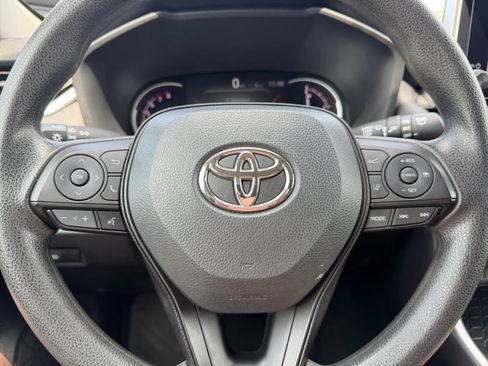 Used 2025 Toyota RAV4 XLE FWD image 13