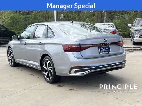 New 2025 Volkswagen Jetta SEL image 8