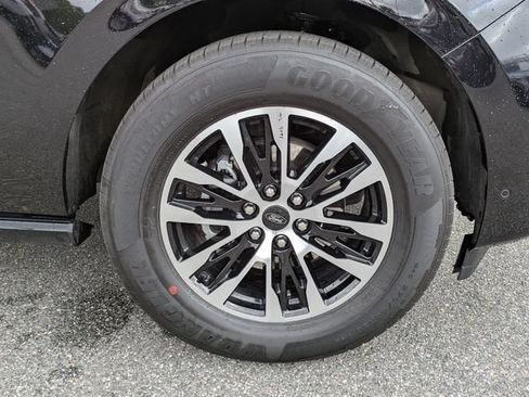 Used 2025 Ford Expedition Platinum AWD/4WD image 11