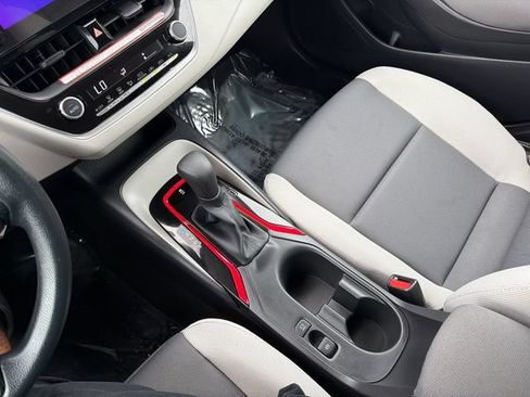 Used 2025 Toyota Corolla LE FWD image 33