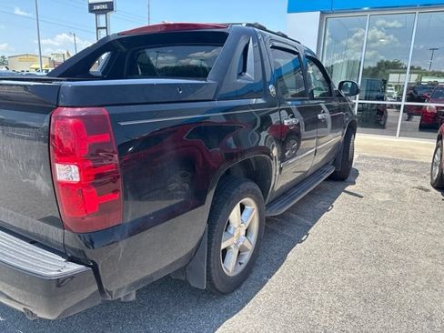 Used 2013 Chevrolet Avalanche LTZ RWD image 4