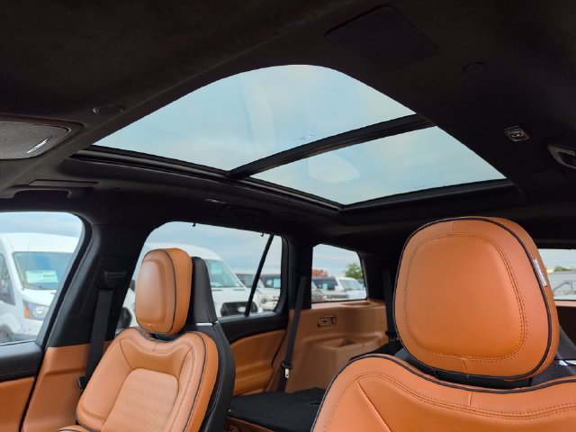 Used 2024 Lincoln Aviator Black Label w/ Jet Package AWD/4WD image 31