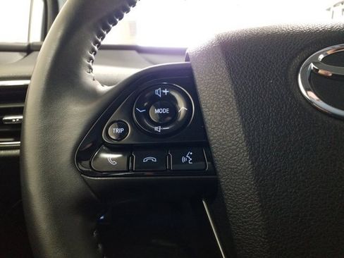 Used 2021 Toyota Prius XLE image 4