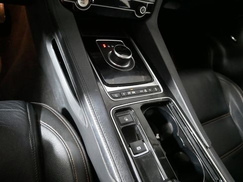 Used 2020 Jaguar F-PACE Prestige AWD/4WD image 24