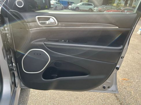 Used 2015 Jeep Grand Cherokee SRT w/ Luxury Group II image 31