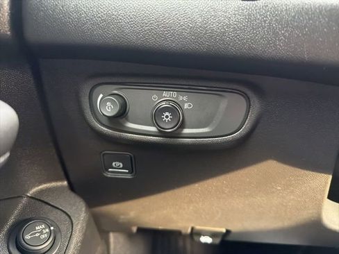 Used 2022 GMC Terrain SLE w/ Driver Convenience Package image 40