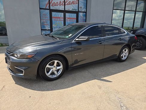 Used 2017 Chevrolet Malibu LS w/ LPO, Convenience Package 1 FWD image 3