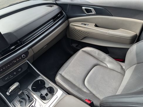 Certified 2026 Kia Carnival FWD image 11