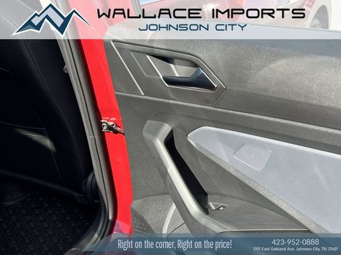 Used 2025 Volkswagen Jetta SE FWD image 41