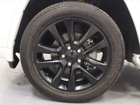 Certified 2018 Jeep Grand Cherokee Altitude AWD/4WD image 25