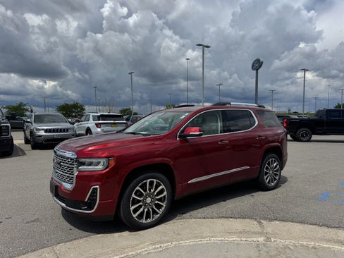 Used 2023 GMC Acadia Denali w/ Denali Ultimate Package AWD/4WD image 2