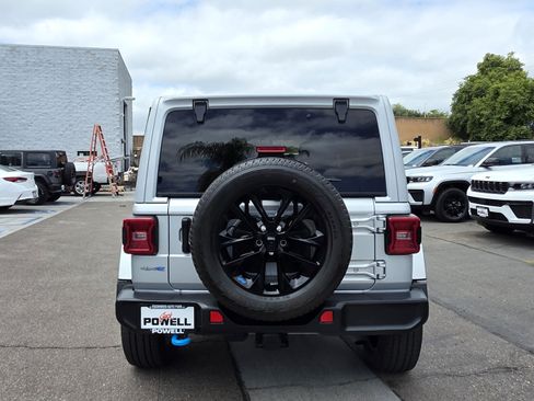 Used 2023 Jeep Wrangler Unlimited Sahara w/ Cold Weather Group AWD/4WD image 4
