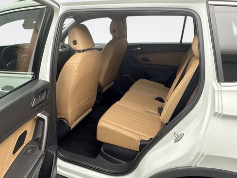 Used 2022 Volkswagen Tiguan SE image 11