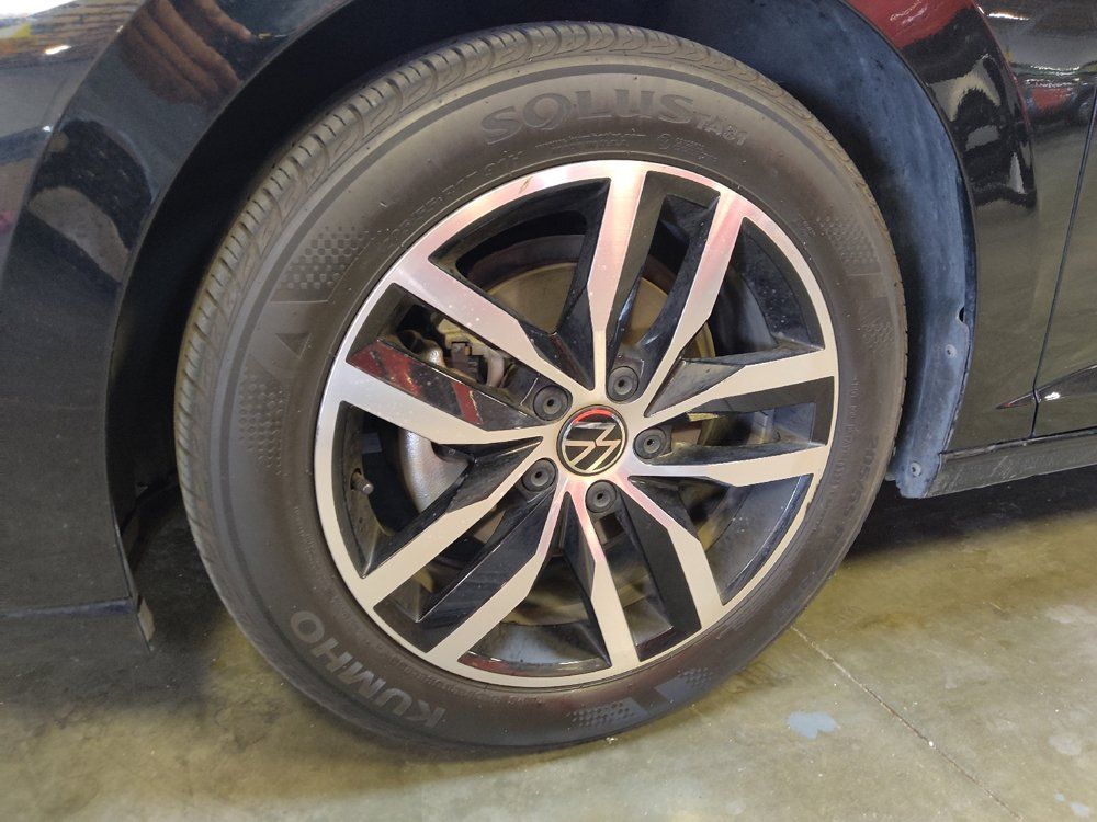 Used 2025 Volkswagen Jetta SE FWD image 31