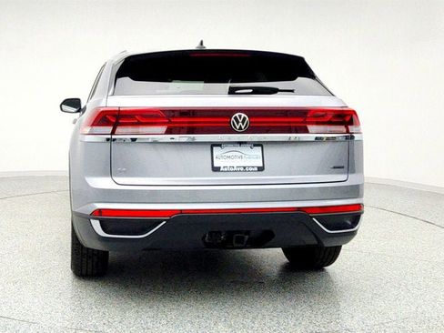 Used 2025 Volkswagen Atlas Cross Sport SE image 6