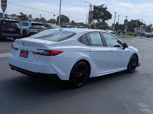 Used 2025 Toyota Camry SE FWD image 8