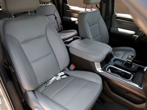 Used 2024 GMC Sierra 1500 SLT AWD/4WD image 31